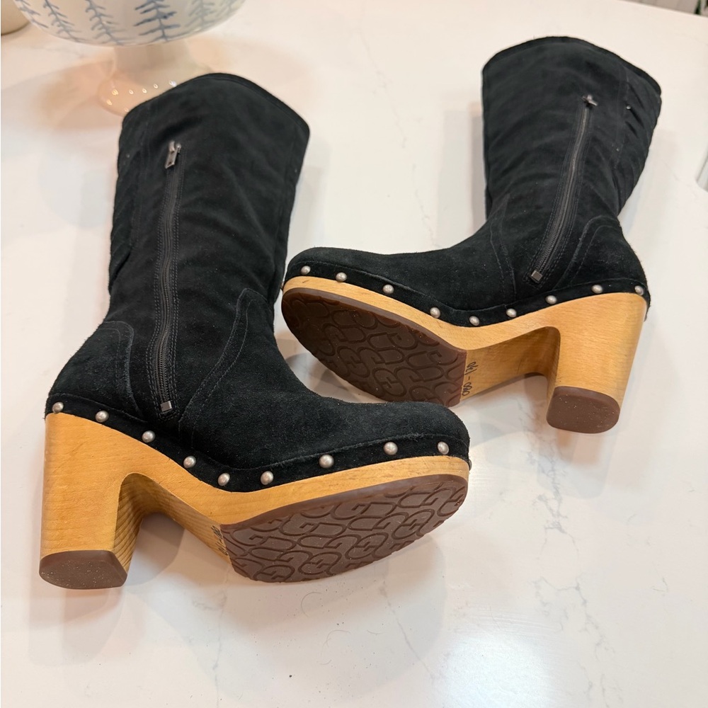 Women’s black heeled UGGs size 8